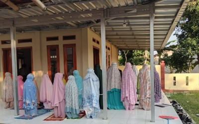 KEGIATAN SHOLAT DHUHA BERSAMA SISWA SDN KENDALSERUT 03